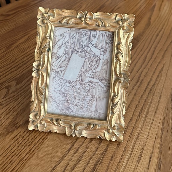 Thick Ornate Vintage 5" x 7" Picture Frame Burnished Gold Vintage Photo Display